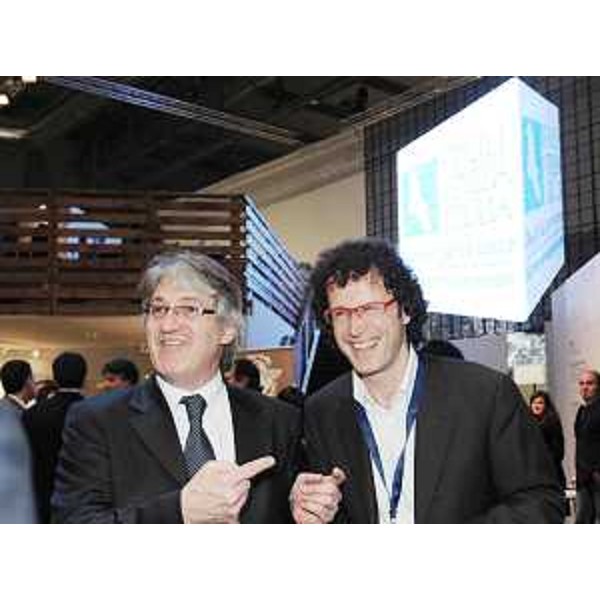 Renzo Tondo (Presidente Friuli Venezia Giulia) e Andro Merkù (Showman radiotelevisione) nello stand del FVG alla BIT di Milano. (Milano 20/02/09)
