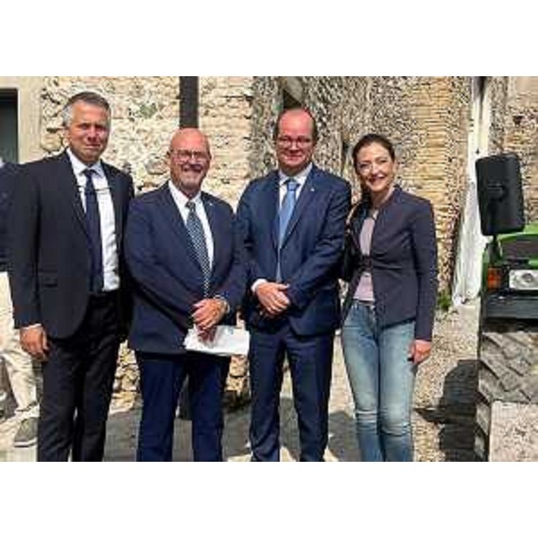 Maddalena Spagnolo, consigliere della Lega, nella foto di gruppo accanto agli assessori Mario Anzil e Sebastiano Callari - Maddalena Spagnolo, consigliere della Lega, nella foto di gruppo accanto agli assessori Mario Anzil e Sebastiano Callari