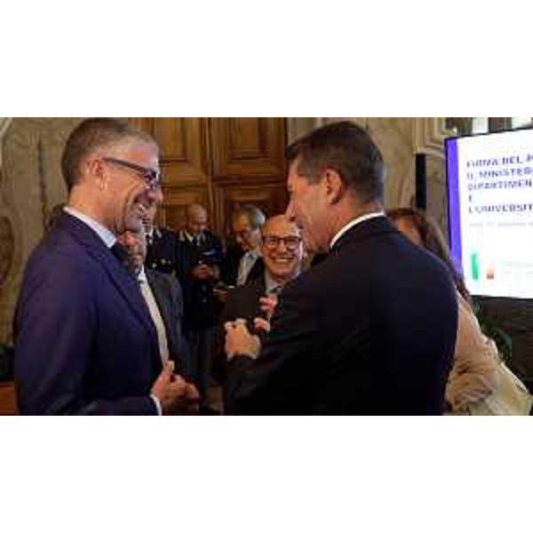 L'assessore regionale Pierpaolo Roberti con il capo della Polizia, prefetto Vittorio Pisani - L'assessore regionale Pierpaolo Roberti con il capo della Polizia, prefetto Vittorio Pisani