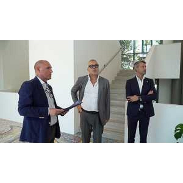 Al centro della foto l'assessore Bini nel corso del sopralluogo alle terme di Grado - Al centro della foto l'assessore Bini nel corso del sopralluogo alle terme di Grado