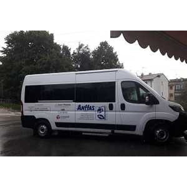 Il nuovo pullmino dellAnffas Gorizia. - Il nuovo pullmino dellAnffas Gorizia.