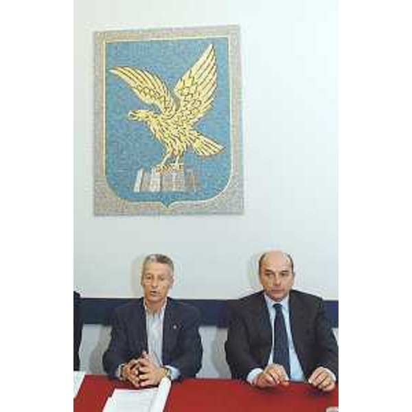 Riccardo Illy (Presidente Friuli Venezia Giulia) e Roberto Dipiazza (Sindaco Trieste) all'incontro per l'Accordo di Programma per la riqualificazione del Porto Vecchio di Trieste. (Trieste 11/11/03)