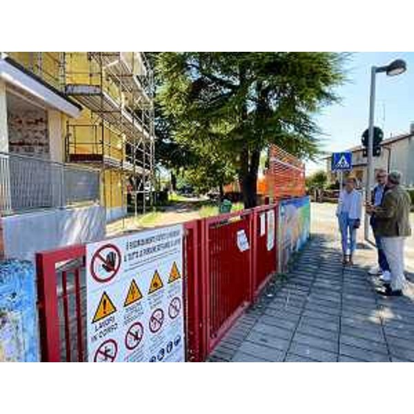 L'assessore regionale Pieroaolo Roberti durante il sopralluogo a San Quirino insieme al Sindaco - L'assessore regionale Pieroaolo Roberti durante il sopralluogo a San Quirino insieme al Sindaco