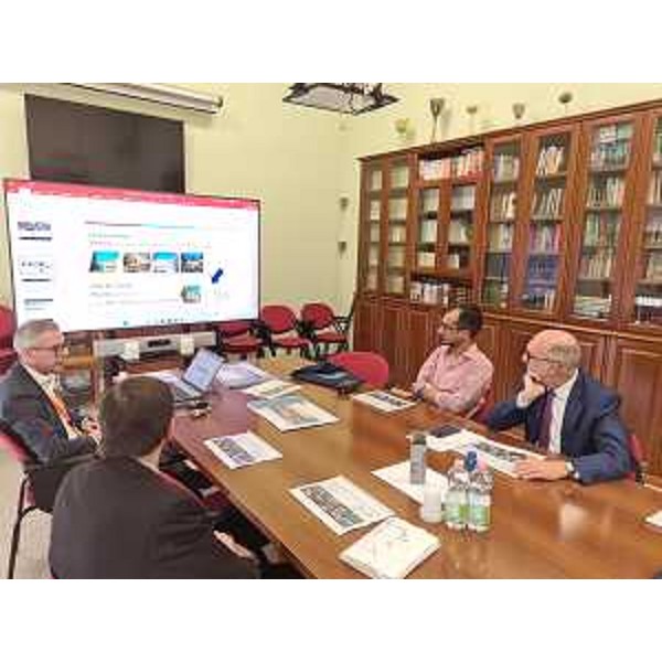 L'assessore Riccardo Riccardi, a destra, durante un momento dell'incontro nella Casa di riposo di San Vito al Tagliamento - L'assessore Riccardo Riccardi, a destra, durante un momento dell'incontro nella Casa di riposo di San Vito al Tagliamento