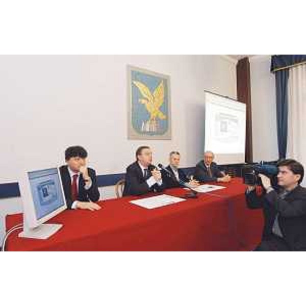 Baiguera (Portavoce Illy), Tesini (Presidente Consiglio regionale), Illy (Presidente Friuli Venezia Giulia) e Baggi (Direttore ARC) nel corso della conferenza stampa di presentazione della web tv del FVG. (Trieste 14/01/04)