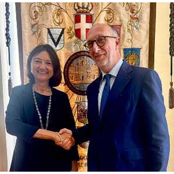 L'assessore regionale alla Salute Riccardo Riccardi con la rettrice dell'Università di Trieste Donata Vianelli - L'assessore regionale alla Salute Riccardo Riccardi con la rettrice dell'Università di Trieste Donata Vianelli