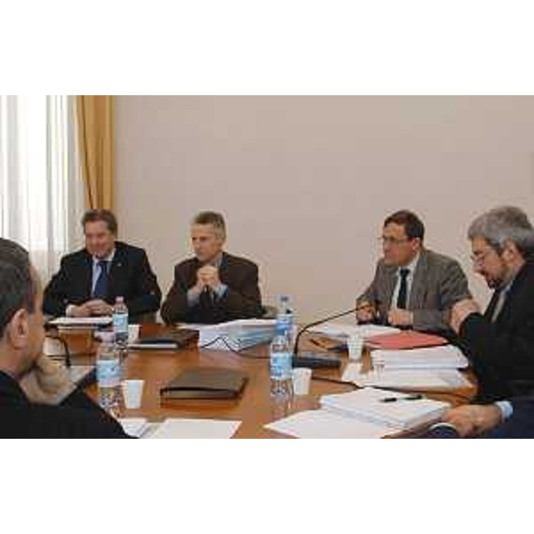 Illy (Presidente Friuli Venezia Giulia), Bertuzzi (Segretario generale) e Honsell (Rettore Univ. UD) alla riunione del Comitato regionale di coordinamento tra i responsabili del sistema universitario regionale. (Udine 03/03/04)