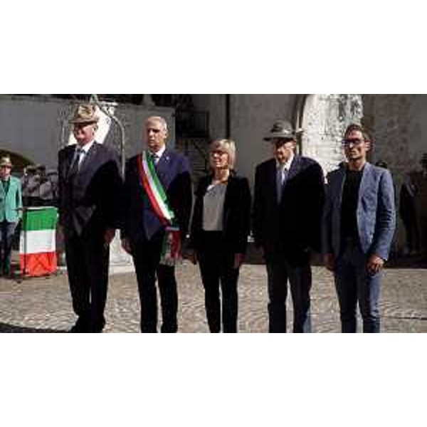 L'assessore regionale Barbara Zilli al raduno degli Alpini a Venzone - L'assessore regionale Barbara Zilli al raduno degli Alpini a Venzone