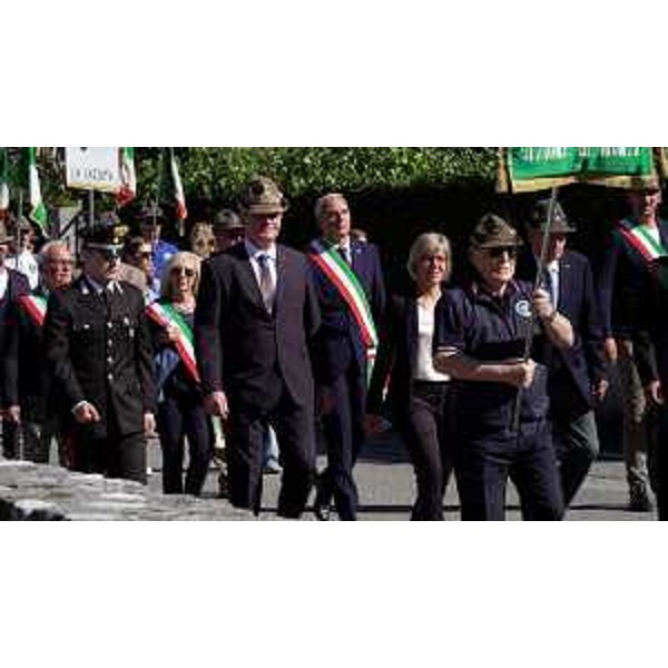 L'assessore regionale Barbara Zilli al raduno degli Alpini a Venzone - L'assessore regionale Barbara Zilli al raduno degli Alpini a Venzone