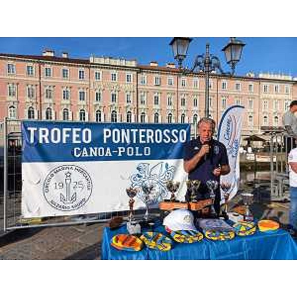 Lassessore regionale alla Difesa dellambiente, energia e sviluppo sostenibile, Fabio Scoccimarro, al Trofeo Ponterosso di canoa polo - Lassessore regionale alla Difesa dellambiente, energia e sviluppo sostenibile, Fabio Scoccimarro, al Trofeo Ponterosso di canoa polo