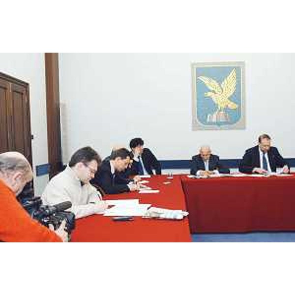 La conferenza stampa dopo la riunione della Giunta regionale. (Trieste 19/03/04)