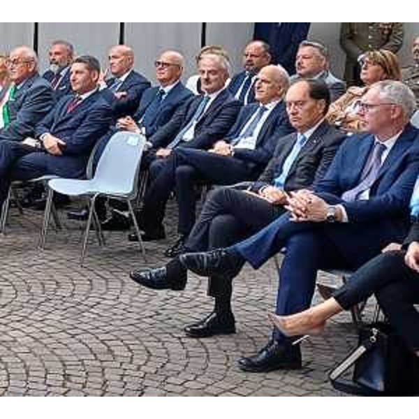 Il presidente del Cr Fvg, Mauro Bordin, seduto a destra accanto al mnistro Luca Ciriani, all'inaugurazione della nuova questura di Gorizia - Il presidente del Cr Fvg, Mauro Bordin, seduto a destra accanto al mnistro Luca Ciriani, all'inaugurazione della nuova questura di Gorizia