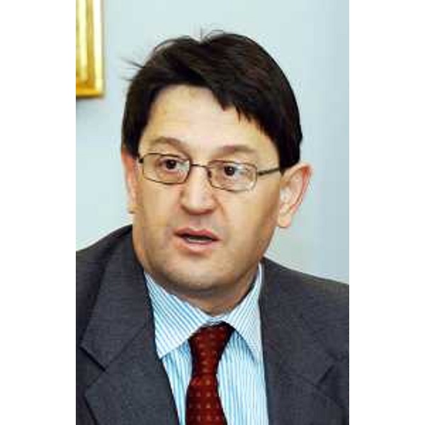 Sonego (Assessore regionale Trasporti) nel corso della Giunta regionale. (Trieste 26/03/04) 