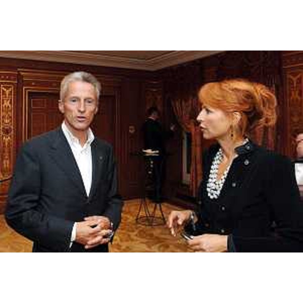 Riccardo Illy (Presidente Regione Friuli Venezia Giulia) con Lilli Gruber (giornalista e membro del Parlamento europeo) a Berlino per ricevere il prestigioso premio internazionale Quadriga ('Die Quadriga'). Nel corso della cerimonia alla Komische Oper, la 'laudatio' per Illy è stata svolta da Lilli Gruber. (Berlino 03/10/06)