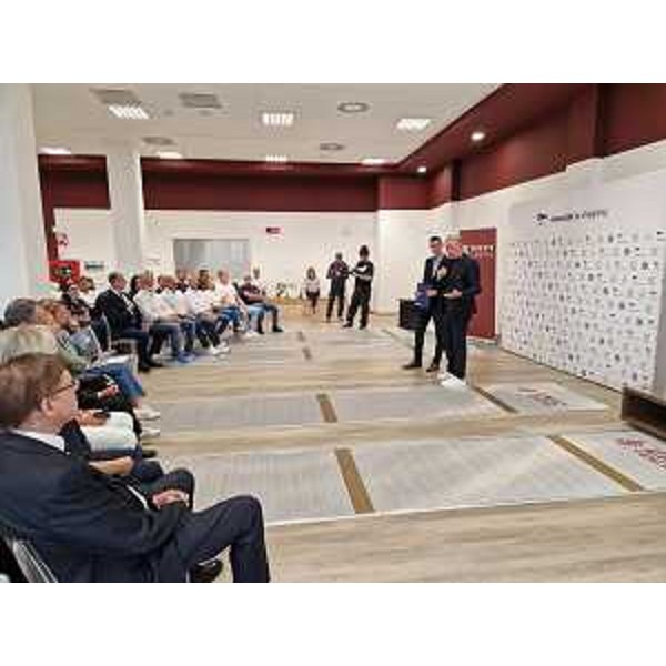 L'assessore regionale Fabio Scoccimarro alla presentazione delle squadre della Pallanuoto Trieste al Trieste Campus - L'assessore regionale Fabio Scoccimarro alla presentazione delle squadre della Pallanuoto Trieste al Trieste Campus