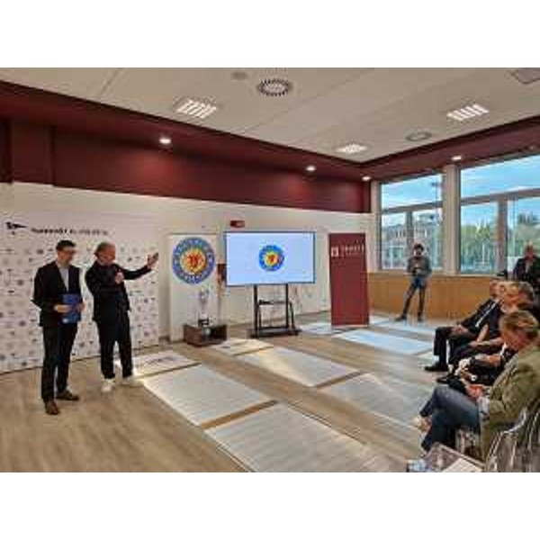 L'assessore regionale Fabio Scoccimarro alla presentazione delle squadre della Pallanuoto Trieste al Trieste Campus - L'assessore regionale Fabio Scoccimarro alla presentazione delle squadre della Pallanuoto Trieste al Trieste Campus