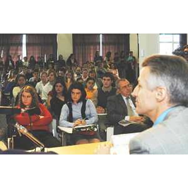 Illy (Presidente Friuli Venezia Giulia) al convegno "Dialoghi e culture nella nuova Europa" a Trieste. (Trieste 23/04/04)
