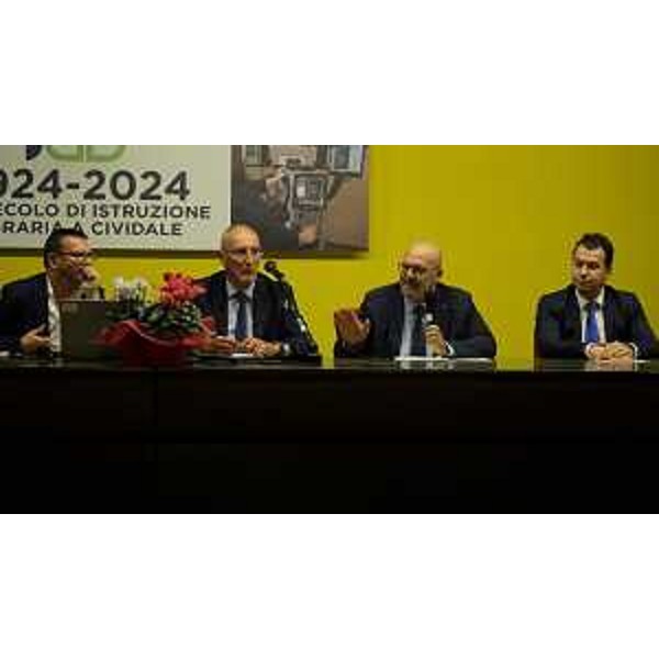 L'assessore regionale ai Servizi informativi Sebastiano Callari durante la conferenza stampa nell'aula magna dell'Isis Paolino d'Aquileia a Cividale del Friuli - L'assessore regionale ai Servizi informativi Sebastiano Callari durante la conferenza stampa nell'aula magna dell'Isis Paolino d'Aquileia a Cividale del Friuli 