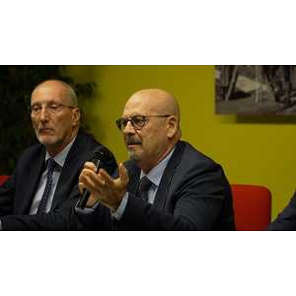 L'assessore regionale ai Servizi informativi Sebastiano Callari durante la conferenza stampa nell'aula magna dell'Isis Paolino d'Aquileia a Cividale del Friuli - L'assessore regionale ai Servizi informativi Sebastiano Callari durante la conferenza stampa nell'aula magna dell'Isis Paolino d'Aquileia a Cividale del Friuli 