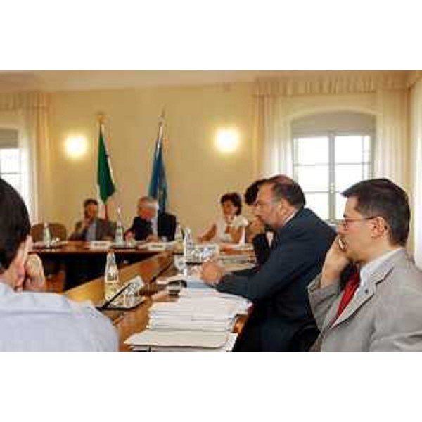 Illy (Presidente Friuli Venezia Giulia) e la Giunta regionale riuniti a Villa Manin di Passariano. (Villa Manin 11/06/04)