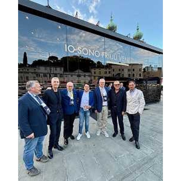 L'assessore Bini e il presidente Bordin allo stand "Io sono Friuli Venezia Giulia" nell'ambito di Gusti di frontiera 2025. - L'assessore Bini e il presidente Bordin allo stand "Io sono Friuli Venezia Giulia" nell'ambito di Gusti di frontiera 2025.