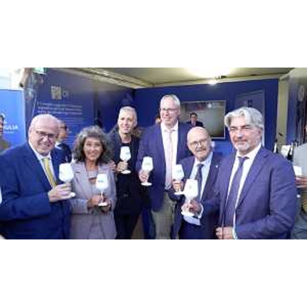 L'assessore Callari (secondo da destra) all'inaugurazione dello stand del Consiglio regionale all'interno di Gusti di Frontiera 2025. - L'assessore Callari (secondo da destra) all'inaugurazione dello stand del Consiglio regionale all'interno di Gusti di Frontiera 2025. 