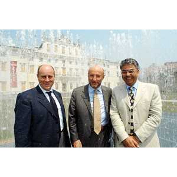 Boem (Sindaco Codroipo), Bertossi (Assessore regionale Attività produttive) e Antonaz (Assessore regionale Cultura) in occasione della riunione di Giunta a Villa Manin di Passariano. (Villa Manin 11/06/04)