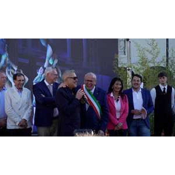 L'assessore Bini sul palco poco prima del taglio del nastro di Gusti di frontiera 2025. - L'assessore Bini sul palco poco prima del taglio del nastro di Gusti di frontiera 2025.