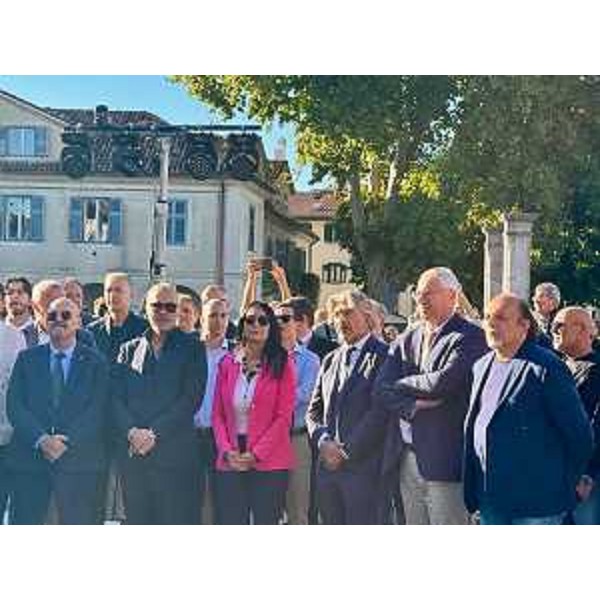 Alcune delle autorità prima della cerimonia: il presidente Bordin è il secondo da destra - Alcune delle autorità prima della cerimonia: il presidente Bordin è il secondo da destra