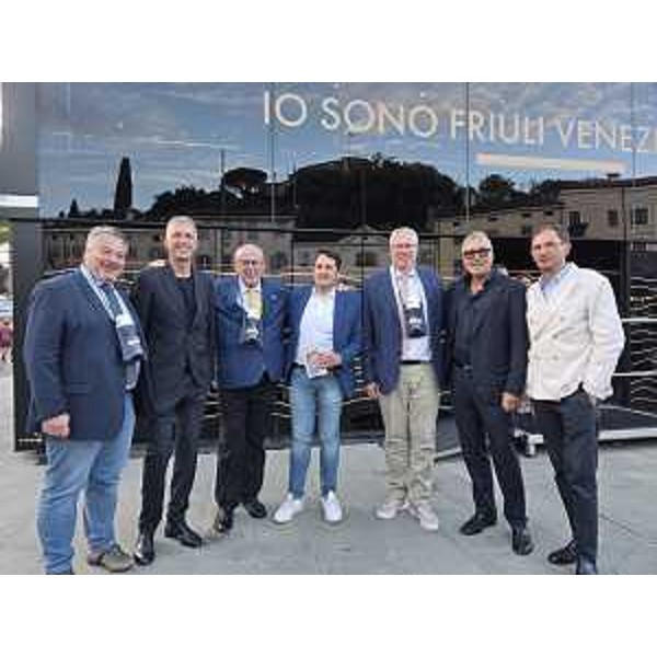 A sinistra Diego Bernardis (Fp) insieme a Stefano Balloch (FdI), al presidente del Cr Mauro Bordin e all'assessore alle Attività produttive e Turismo, Sergio Emidio Bini - A sinistra Diego Bernardis (Fp) insieme a Stefano Balloch (FdI), al presidente del Cr Mauro Bordin e all'assessore alle Attività produttive e Turismo, Sergio Emidio Bini
