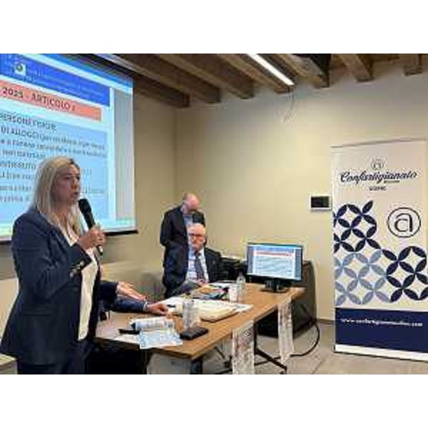 L'assessore regionale a Infrastrutture e territorio Cristina Amirante a San Giovanni al Natisone allincontro promosso da Confartigianato-Imprese Udine - L'assessore regionale a Infrastrutture e territorio Cristina Amirante a San Giovanni al Natisone allincontro promosso da Confartigianato-Imprese Udine