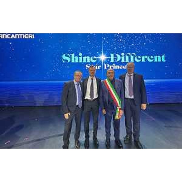 Il presidente del Cr Fvg, Mauro Bordin (a dx), con il sindaco di Monfalcone, Luca Fasan, il direttore del cantiere Fincantieri Monfalcone, Cristiano Bazzara, e il direttore generale di Fincantieri, Luigi Matarazzo - Il presidente del Cr Fvg, Mauro Bordin (a dx), con il sindaco di Monfalcone, Luca Fasan, il direttore del cantiere Fincantieri Monfalcone, Cristiano Bazzara, e il direttore generale di Fincantieri, Luigi Matarazzo
