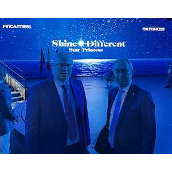 Il presdente del Consiglio regionale, Mauro Bordin, assieme al deputato Graziano Pizzimenti durante la cerimonia di consegna della Star Princess a Monfalcone - Il presdente del Consiglio regionale, Mauro Bordin, assieme al deputato Graziano Pizzimenti durante la cerimonia di consegna della Star Princess a Monfalcone