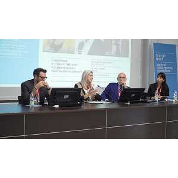 L'assessore Cristina Amirante, al centro, nel suo intervento al convegno sul futuro della logistica a Trieste Next - L'assessore Cristina Amirante, al centro, nel suo intervento al convegno sul futuro della logistica a Trieste Next