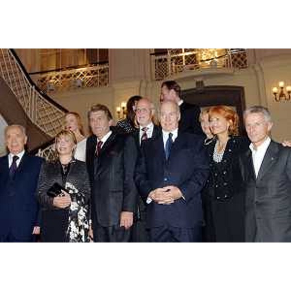 Riccardo Illy (Presidente Regione Friuli Venezia Giulia) con gli altri assegnatari del premio internazionale Quadriga ('Die Quadriga'). (Berlino 03/10/06)