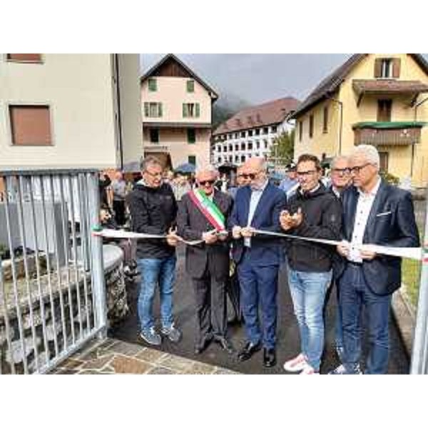 L'assessore regionale alla Salute Riccardo Riccard a Rigolato in occasione della cerimonia di inaugurazione della rinnovata struttura "ex asilo" - L'assessore regionale alla Salute Riccardo Riccard a Rigolato in occasione della cerimonia di inaugurazione della rinnovata struttura "ex asilo"