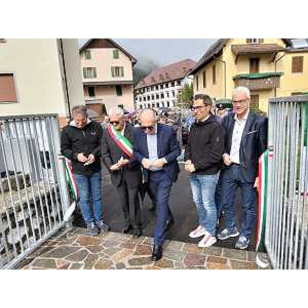 L'assessore regionale alla Salute Riccardo Riccard a Rigolato in occasione della cerimonia di inaugurazione della rinnovata struttura "ex asilo" - L'assessore regionale alla Salute Riccardo Riccard a Rigolato in occasione della cerimonia di inaugurazione della rinnovata struttura "ex asilo"