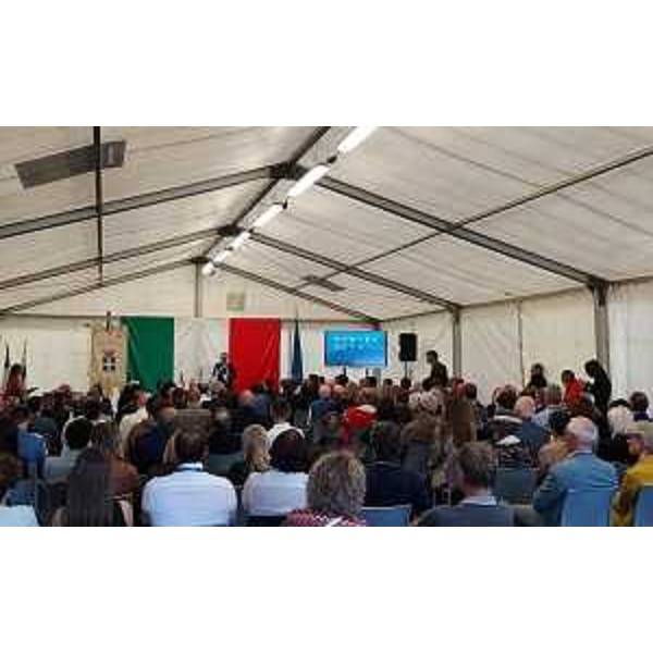 La folta platea che ascolta l'intervento dell'assessore Zannier - La folta platea che ascolta l'intervento dell'assessore Zannier