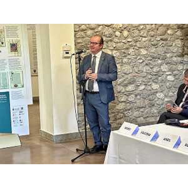 Il vicegovernatore del Friuli Venezia Giulia con delega alla Cultura Mario Anzil a Moimacco all'inaugurazione della mostra "La Prima Guerra Mondiale (1915-1918) e i Carabinieri" - Il vicegovernatore del Friuli Venezia Giulia con delega alla Cultura Mario Anzil a Moimacco all'inaugurazione della mostra "La Prima Guerra Mondiale (1915-1918) e i Carabinieri"