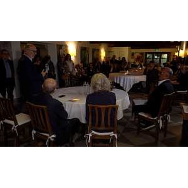 Lassessore regionale alla Salute Riccardo Riccardi al vernissage della mostra RigenerArtis della pittrice Carla Asquini - Lassessore regionale alla Salute Riccardo Riccardi al vernissage della mostra RigenerArtis della pittrice Carla Asquini