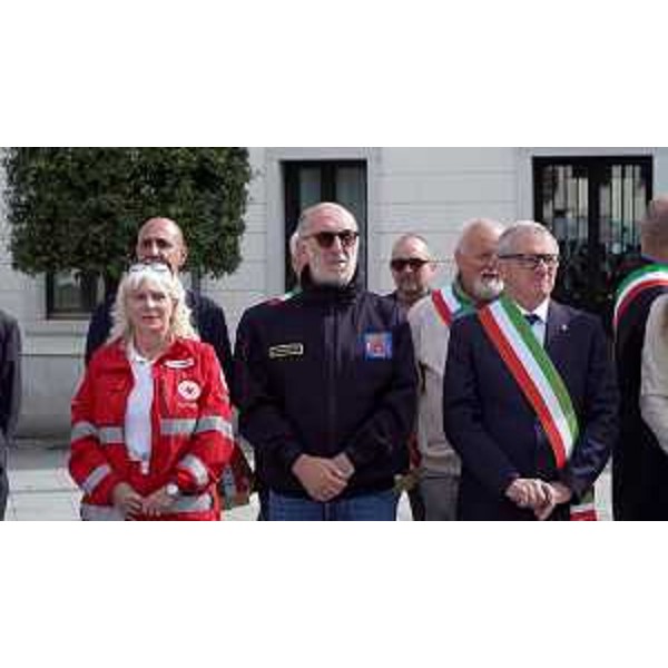 L'assessore regionale Riccardo Riccardi (al centro) - L'assessore regionale Riccardo Riccardi (al centro)