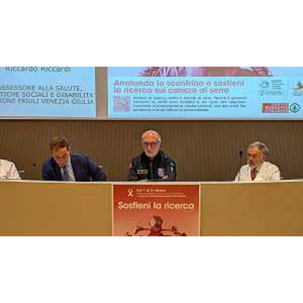 L'assessore Riccardi nel corso del suo intervento - L'assessore Riccardi nel corso del suo intervento