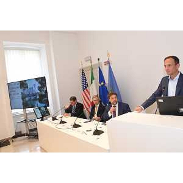 Il governatore Fedriga durante l'incontro con la delegazione della Virginia. - Il governatore Fedriga durante l'incontro con la delegazione della Virginia.