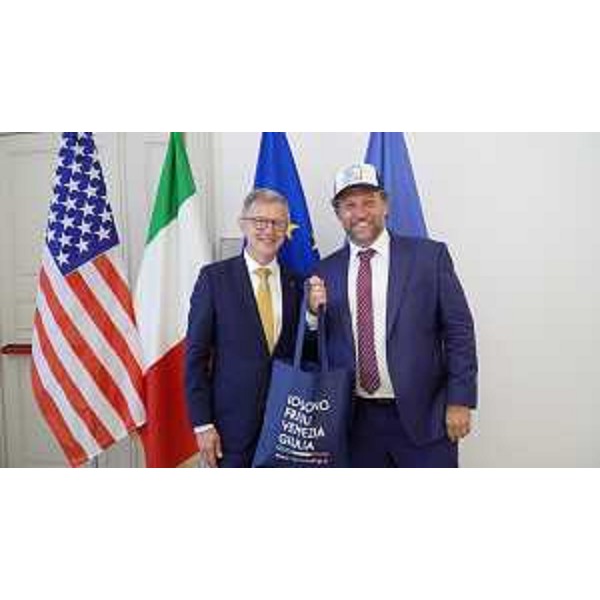 L'assessore Zannier con il direttore della sezione Commercio internazionale del Virginia Small Business Development Center Aaron Miller. - L'assessore Zannier con il direttore della sezione Commercio internazionale del Virginia Small Business Development Center Aaron Miller.