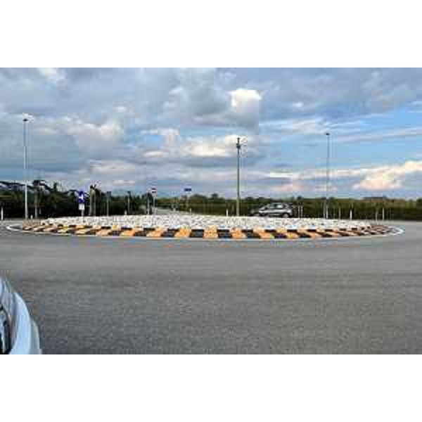 La rotonda inaugurata oggi a Vivaro - La rotonda inaugurata oggi a Vivaro