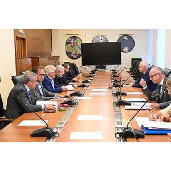 La Giunta per le nomine prima dell'inizio dei lavori dell'Aula - La Giunta per le nomine prima dell'inizio dei lavori dell'Aula