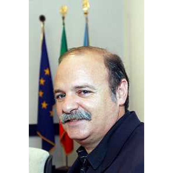 Moretton (Assessore regionale Ambiente, LLPP e Protezione civile) durante i lavori di Giunta a Trieste. (Trieste 05/08/04)