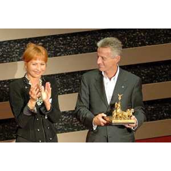 Riccardo Illy (Presidente Regione Friuli Venezia Giulia) con Lilli Gruber (giornalista e membro del Parlamento europeo) ritratti all'atto della consegna del premio internazionale Quadriga ('Die Quadriga') a Riccardo Illy. (Berlino 03/10/06)