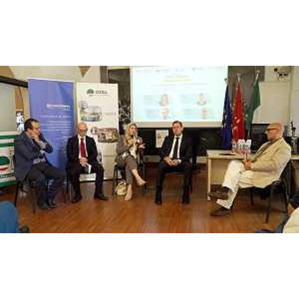 L'assessore regionale alle Infrastrutture Cristina Amirante alla tavola rotonda "Il Ccnl Logistica & trasporti, tra regole e sfide del mercato" - L'assessore regionale alle Infrastrutture Cristina Amirante alla tavola rotonda "Il Ccnl Logistica & trasporti, tra regole e sfide del mercato"
