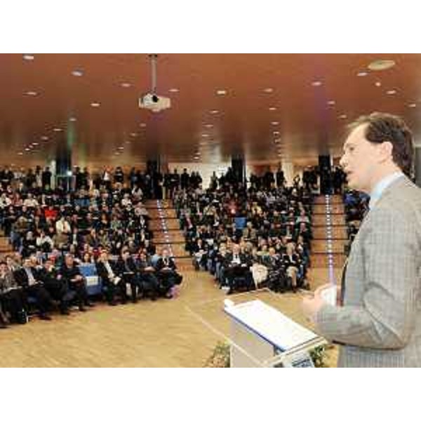 Luca Ciriani (Vicepresidente e Assessore regionale Attività produttive) alla cerimonia di consegna delle targhe per i "Locali storici del Friuli Venezia Giulia". (Udine 09/03/09)